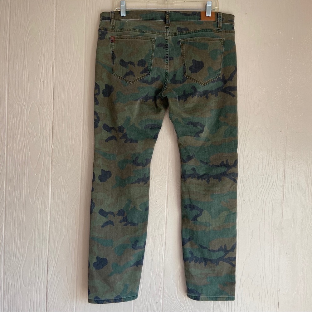 BDG Mid Rise Cigarette Ankle Camo Pants - Picture 5 of 8